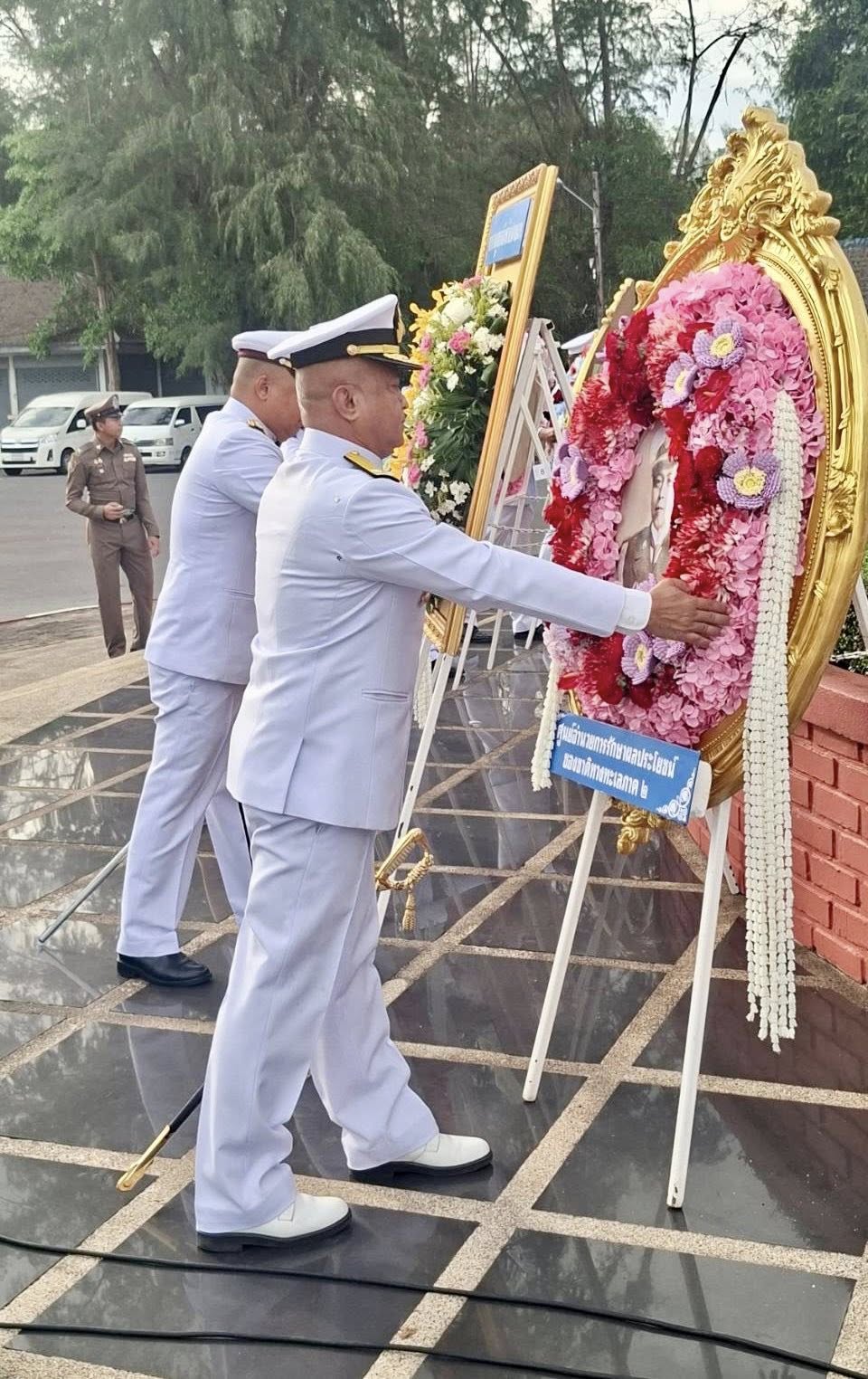 ✨ศรชล.ภาค  2 ร่วมพิธีวางพวงมาลา ถวายสักการะพระอนุสาวรีย์ พลเรือเอก พระเจ้าบรมวงศ์เธอพระองค์เจ้าอาภากรเกียรติวงศ์ กรมหลวงชุมพรเขตอุดมศักดิ์ เนื่องในวันอาภากร